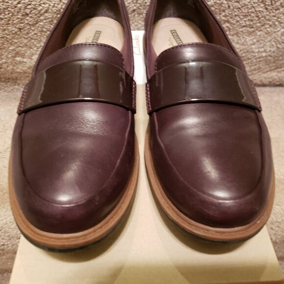 Clarks Shoes - EUC women's Clarks loafers size 8